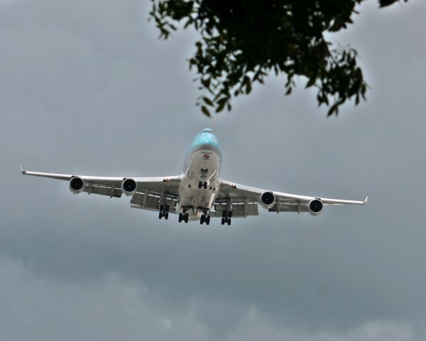 Boeing 747-400 — - aprox to landing