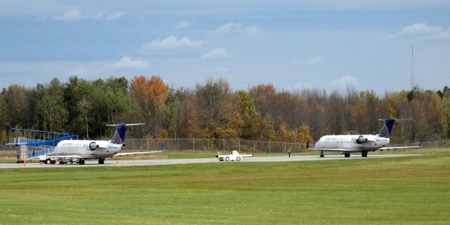 Canadair Regional Jet CRJ-200 (N957SW) - Catching some tarmac time are a pair of United Express Skywest Canadair Regional Jets in the Autumn of 2020. Also in the scene is N876AS.   See you in 2021.