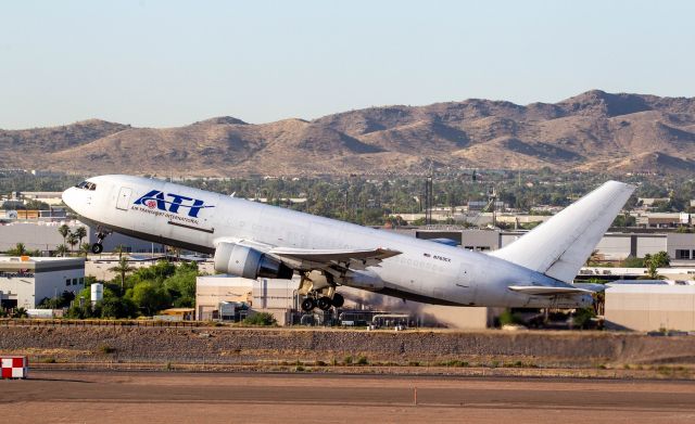 BOEING 767-200 (N763CX) - Spotted at KPHX on May 18, 2020