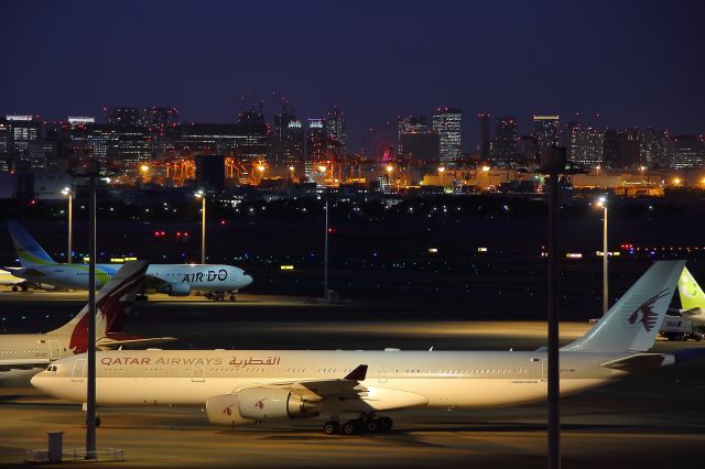 Airbus A340-500 (A7-HHH)