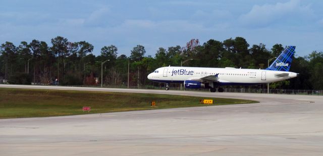 Airbus A320 (N607JB) - "Beantown Blue" Recetntly arrived from BWI as Flight JetBlue 1211