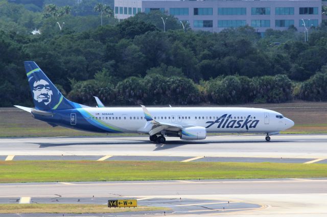 Boeing 737-900 (N264AK) - Alaska Airlines (AS) N264AK B737-990 ER [cn36360]br /Tampa (TPA). Alaska Airlines flight AS770 just arrived from Seattle Tacoma (SEA).br /Taken from TPA Long Term Parking Garage br /2017 05 14  a rel=nofollow href=http://alphayankee.smugmug.com/Airlines-and-Airliners-Portfolio/Airlines/AmericasAirlines/Alaska-Airlines-AS/i-B9GkznXhttps://alphayankee.smugmug.com/Airlines-and-Airliners-Portfolio/Airlines/AmericasAirlines/Alaska-Airlines-AS/i-B9GkznX/a