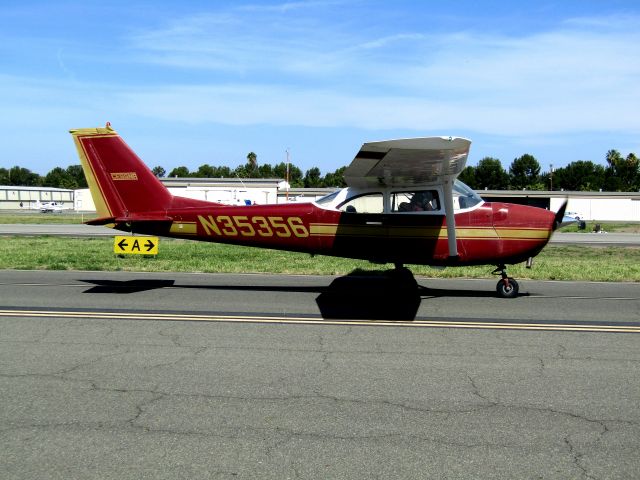 Cessna Skyhawk (N35356) - Taxiing to RWY 24
