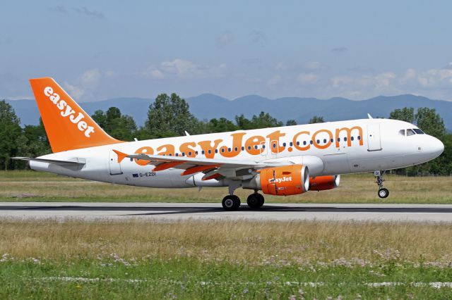 Airbus A319 (G-EZDI)