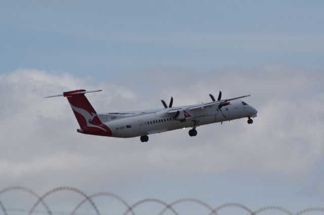 de Havilland Dash 8-400 (VH-QOT)