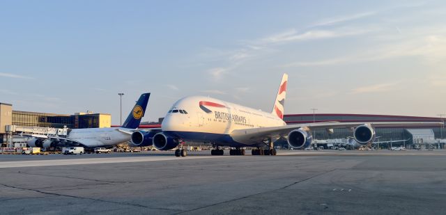 Airbus A380-800 (G-XLEC)