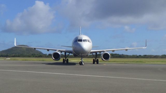 Airbus A321 (N143AN)