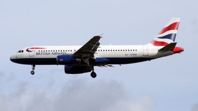 Airbus A319 (G-EUUI)