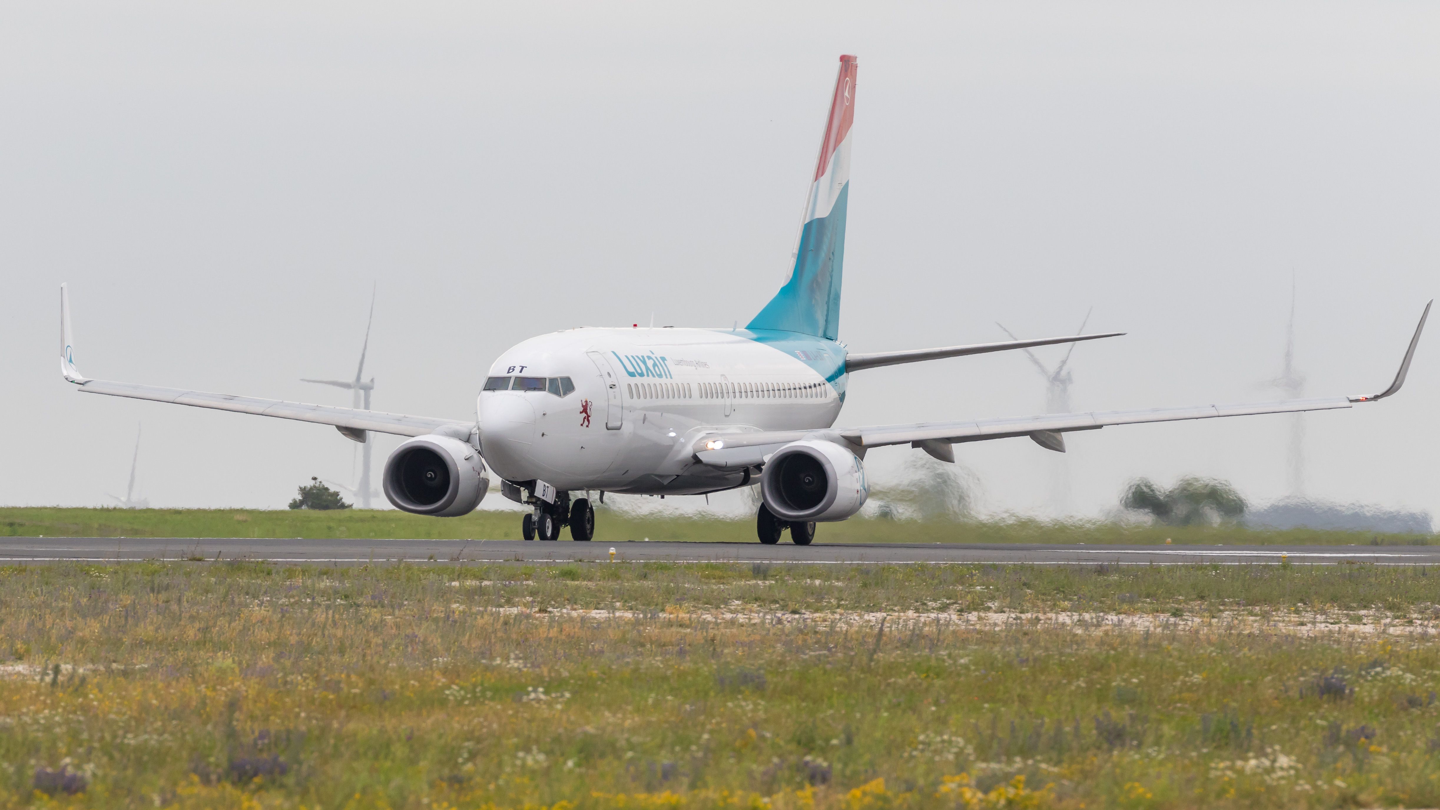 Boeing 737-700 (LX-LBT)