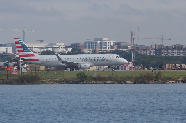 Embraer 170/175 (N211NN)