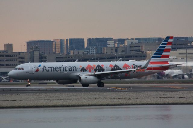 Airbus A321 (N162AA)