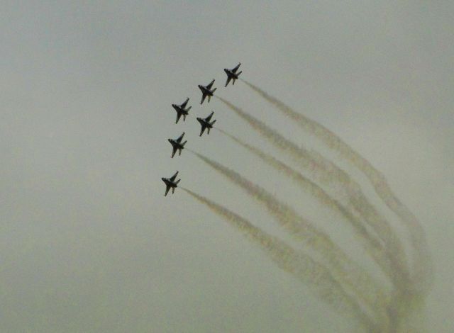 — — - All 6 Thunderbirds together at Hill AFB air show, May 2012