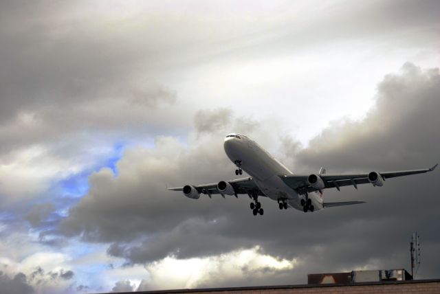 Airbus A340-300 (F-GLZR)