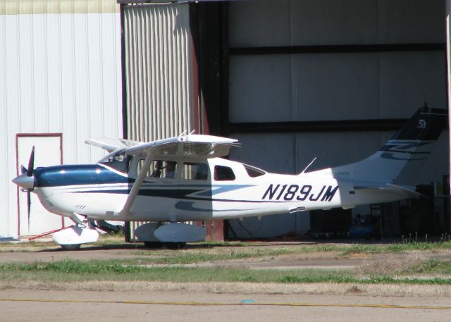 Cessna 206 Stationair (N189JM) - Parked at the Downtown Shreveport airport.