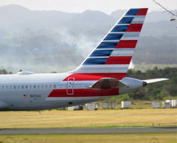 Boeing 757-200 (N691AA)