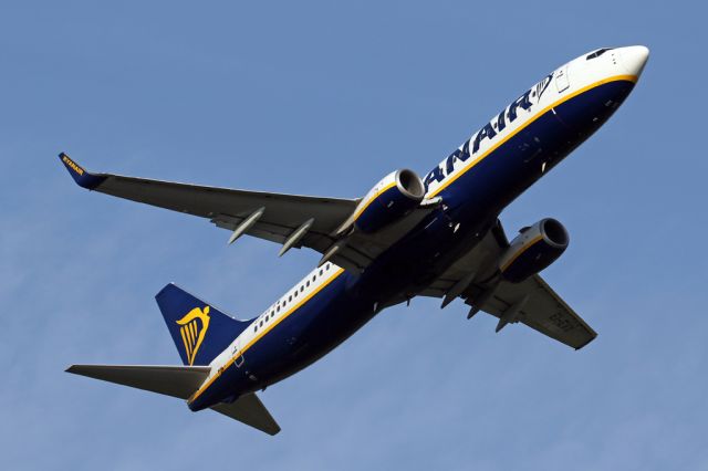 Boeing 737-800 (EI-EVX) - RYR7544 climbing out on the flight to Barcelona