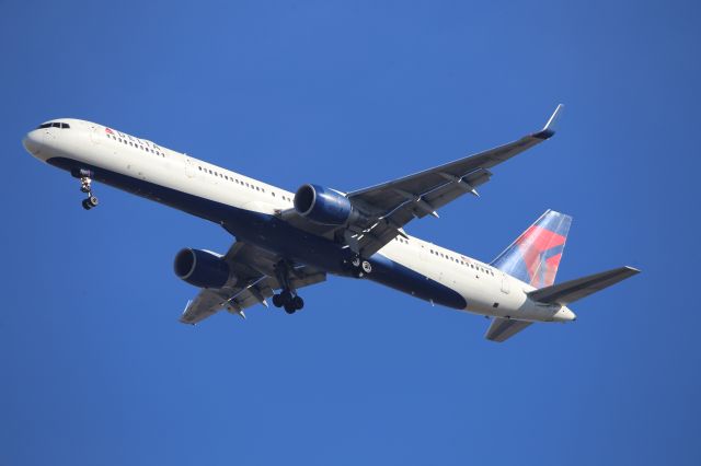 BOEING 757-300 (N595NW)