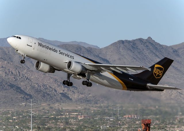 Airbus A300F4-600 (N130UP)