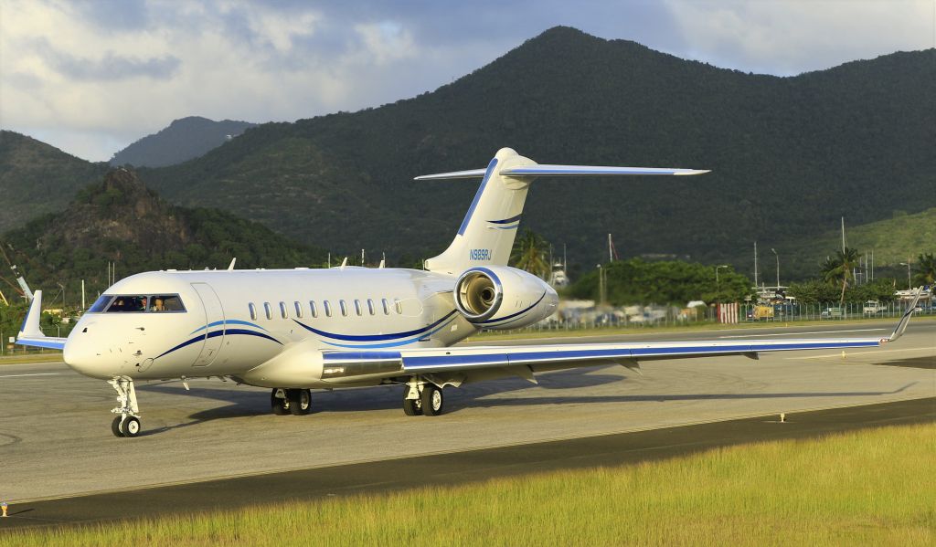 Bombardier Global 5000 (N989RJ)