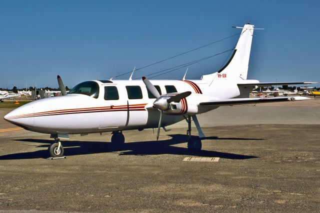 GIPPSLAND GA-8 Airvan (VH-IGV) - TED SMITH AEROSTAR 601 - REG : VH-IGV (CN 61-0193-089) - PARAFIELD AIRPORT ADELAIDE SA. AUSTRALIA - YPPF (2/11/1985)