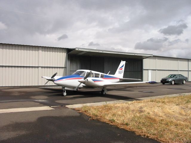 Piper PA-30 Twin Comanche (N8F)
