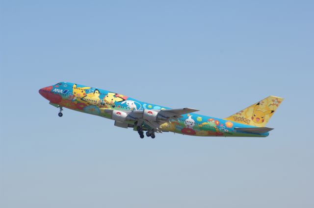 Boeing 747-400 (BON8956) - Departure at Haneda Intl Airport 34R on 2007/12/16 Pokemon c/s