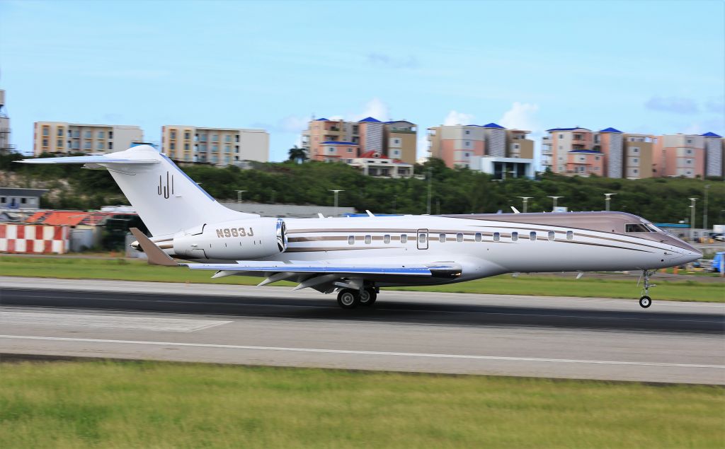 Bombardier Global Express (N983J)