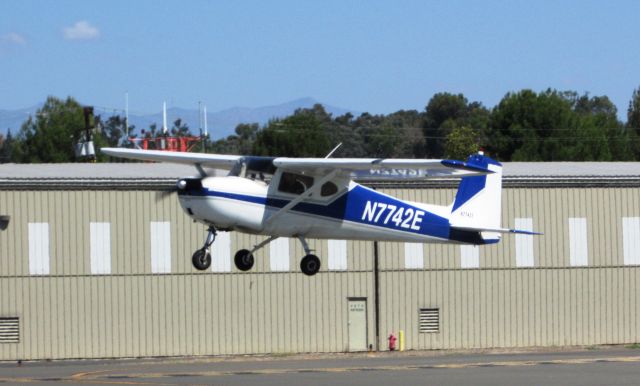 Cessna Commuter (N7742E) - Taking off RWY 24