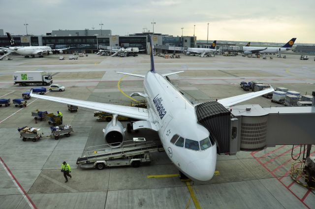 Airbus A320 (D-AIUI) - Lufthansa Airbus A320-214(WL) D-AIUI in Frankfurt 