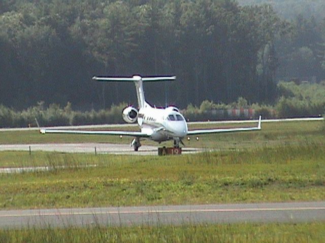 Embraer Phenom 300 (N322QS)