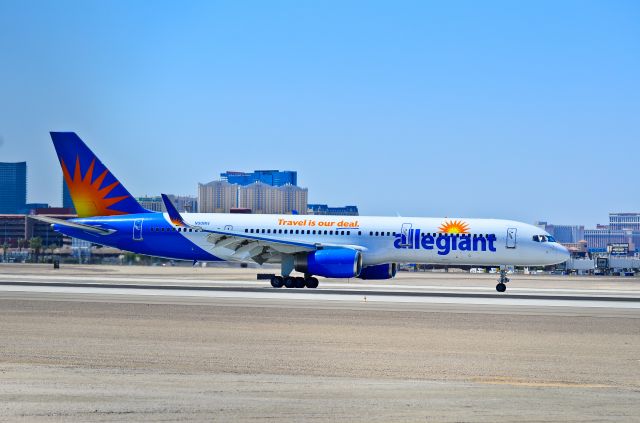 Boeing 757-200 (N901NV) - N901NV Allegiant Air 1992 Boeing 757-204(WL) - cn 26963 / 450  Enter service with Allegiant June 10, 2012  - Las Vegas - McCarran International (LAS / KLAS) USA - Nevada, May 25, 2012 Photo: Tomás Del Coro