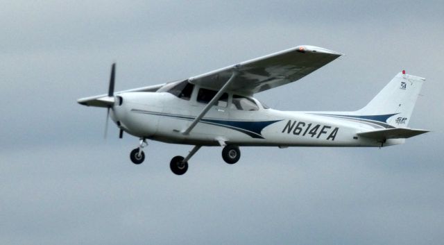 Cessna Skyhawk (N614FA) - Shortly after departure is this 2004 Cessna 172S Skyhawk SP in the Summer of 2021.