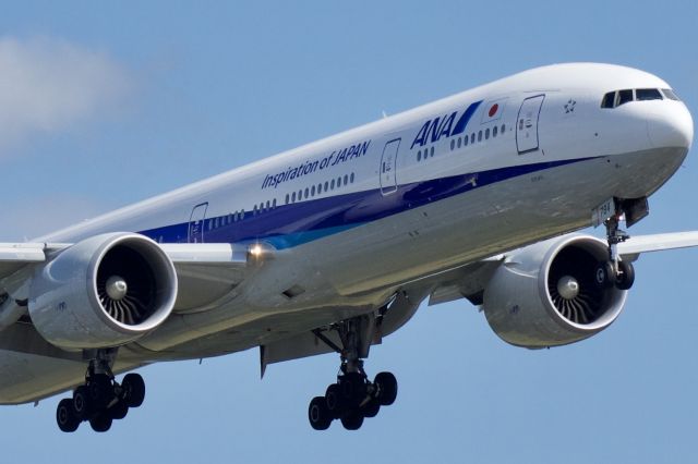 Boeing 777-200 —