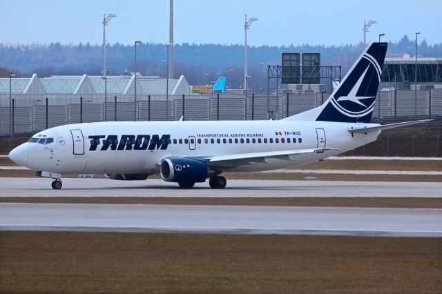 BOEING 737-300 (YR-BGD)