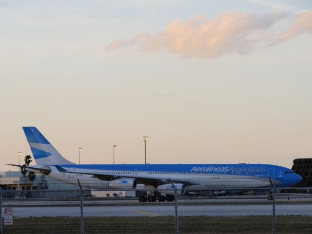 Airbus A340-300 (LV-CSD)