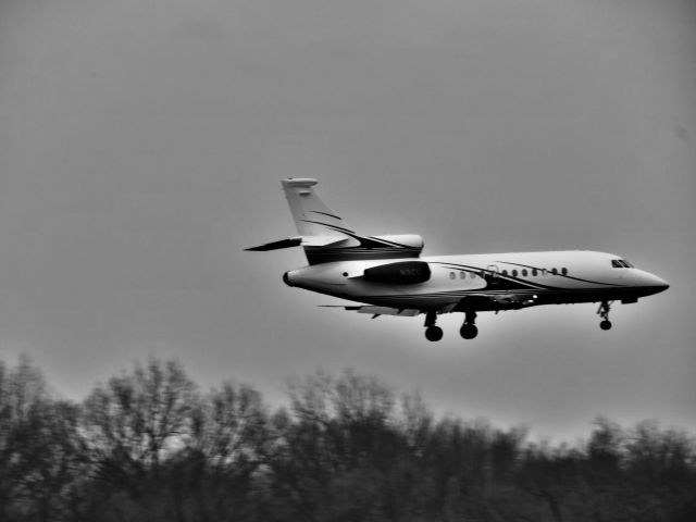 Dassault Falcon 900 (N9CU)