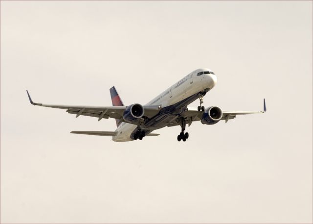 Boeing 757-200 (N722TW)