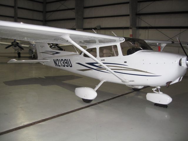 Cessna Skyhawk (N2139U) - Huntsville Flight Center c-172 for training and rental  G1000