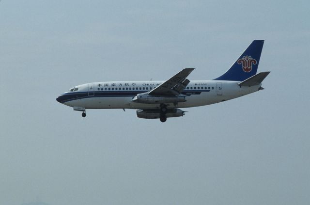 Boeing 737-200 (B-2503) - Short Final at Kai-Tak Intl Airport Rwy13 on 1991/12/14