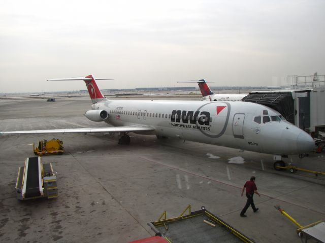 McDonnell Douglas DC-9-30 (N8923E)