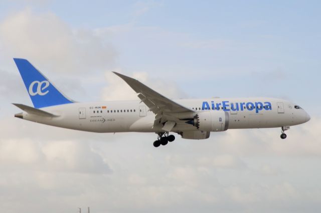 Boeing 787-8 (EC-MOM)