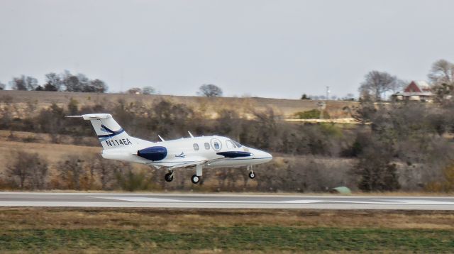 Eclipse 500 (N114EA)