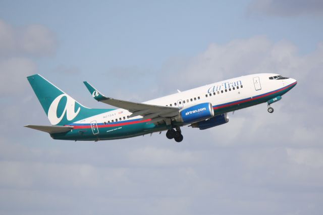 Boeing 737-700 (N273AT) - AirTran Boeing 737-700 (N273AT) departs from Runway 14 at Sarasota-Bradenton International Airport