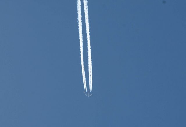 Boeing 747-400 (VH-OEG) - Qantas flight QFA 28 Santiago - Sydney 10kms high over Invercargill New Zealand tonight 28/11/2013. reg number VH-OEG