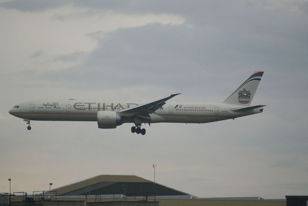 BOEING 777-300 (A6-ETO) - Ethiad Airways B777-3FX/ER cn39690