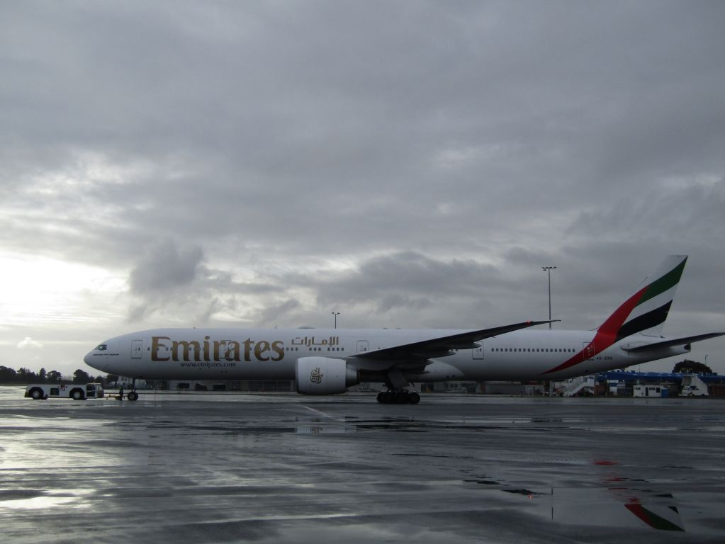 BOEING 777-300ER (A6-EBQ)