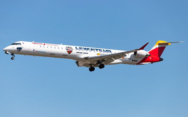 BOMBARDIER Regional Jet CRJ-1000 (EC-MUG)