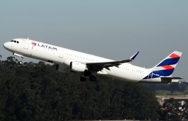 Airbus A321 (PT-XPG)