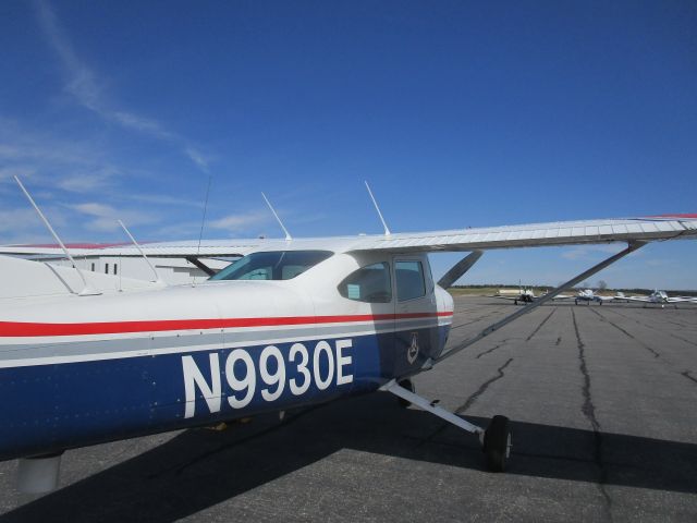 Cessna Skylane (N9930E)