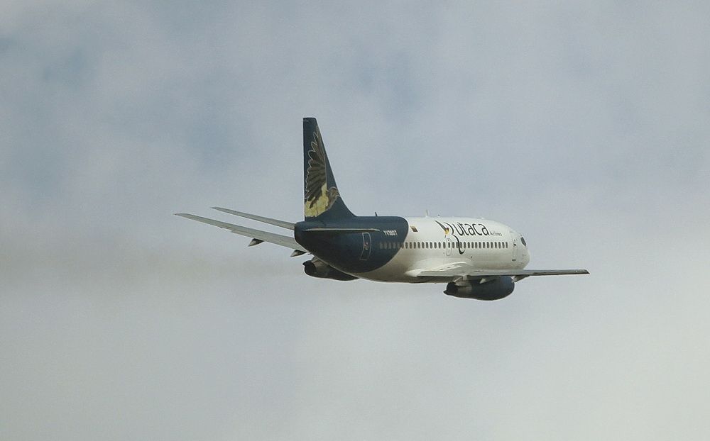 Boeing 737-200 (YV-380T)